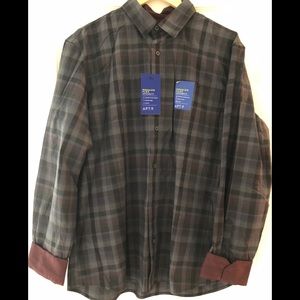 Long sleeve untuck style men’s button down.